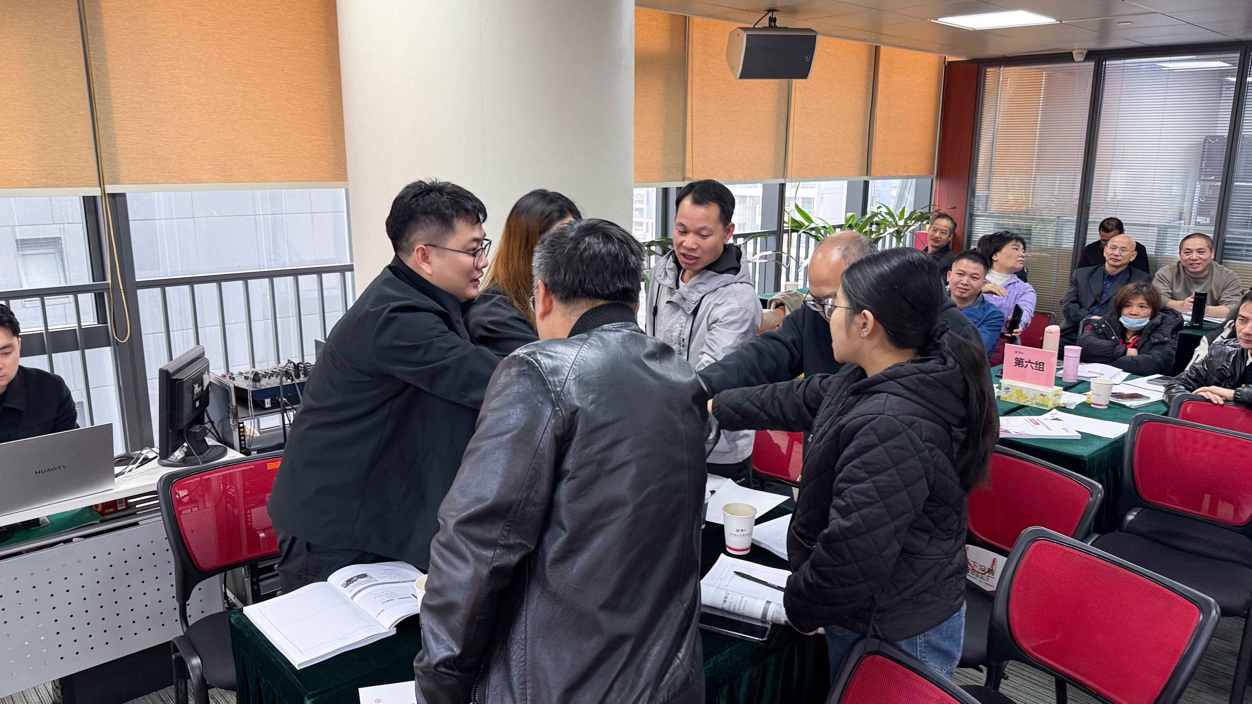 团队风采展示.jpg 团队风采展示.jpg